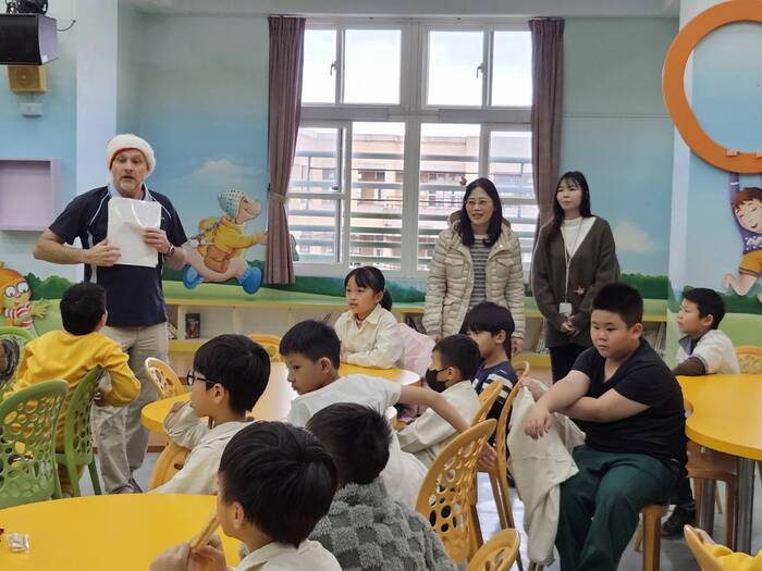 114學年度聖誕節活動_格致中學外師湯瑪士