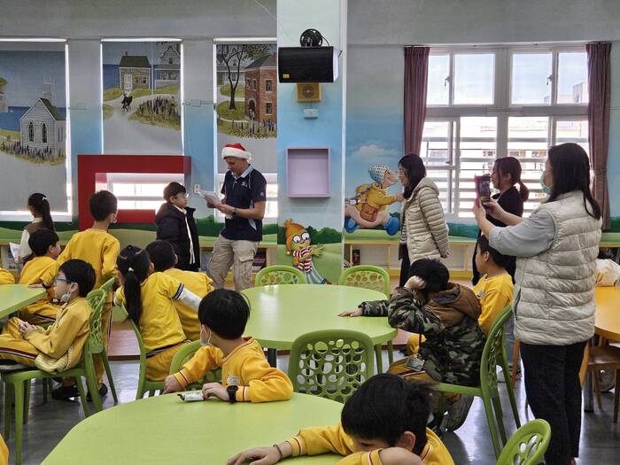 114學年度聖誕節活動_格致中學外師湯瑪士