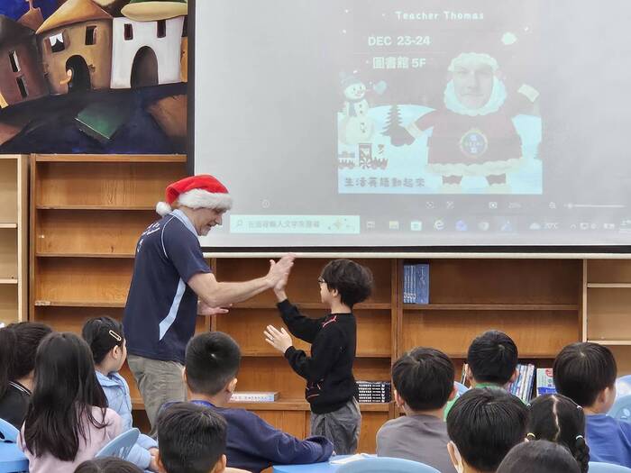 114學年度聖誕節活動_格致中學外師湯瑪士