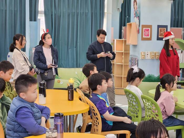114學年度聖誕節活動_格致中學外師湯瑪士
