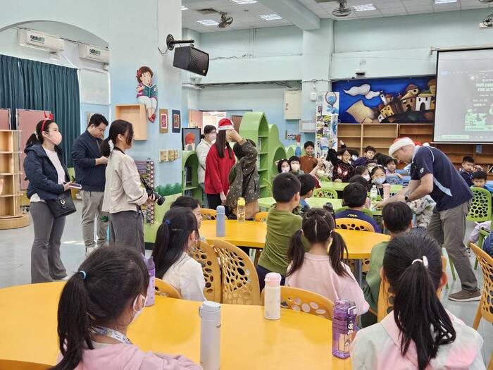 114學年度聖誕節活動_格致中學外師湯瑪士