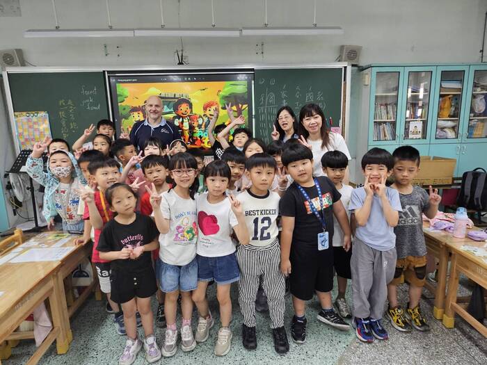 114學年度格致中學外師湯瑪士進班說故事(低年級)
