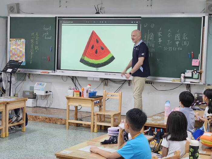 114學年度格致中學外師湯瑪士進班說故事(低年級)