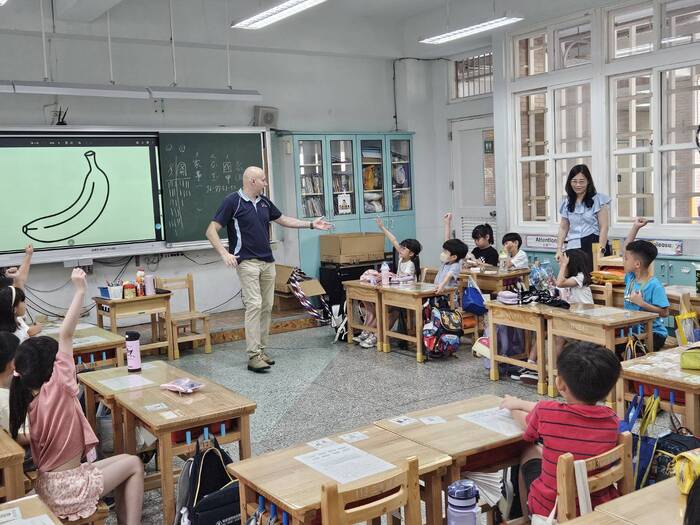 114學年度格致中學外師湯瑪士進班說故事(低年級)
