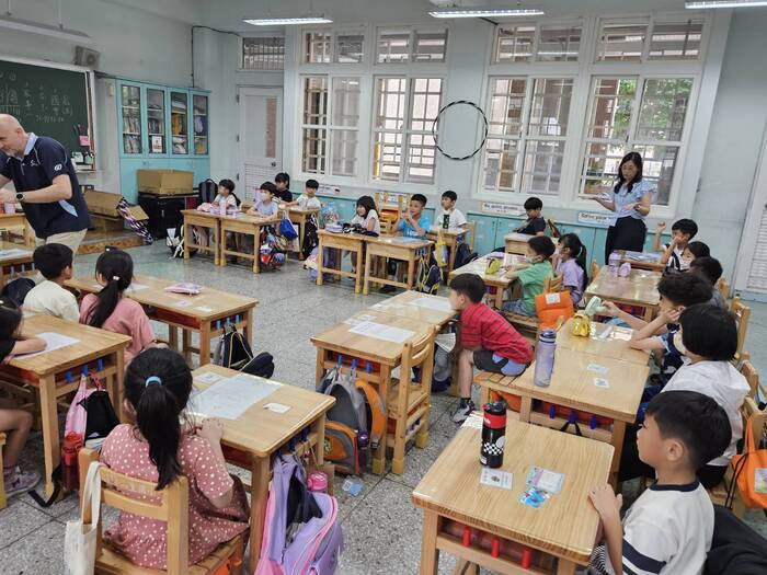 114學年度格致中學外師湯瑪士進班說故事(低年級)