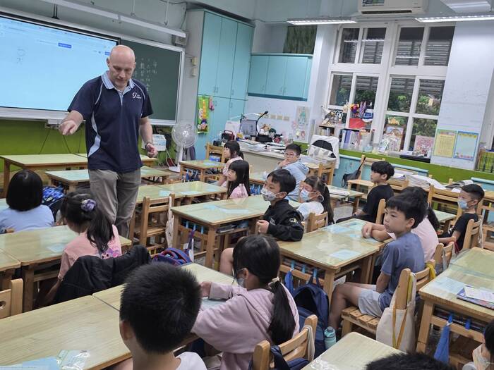 114學年度格致中學外師湯瑪士進班說故事(低年級)