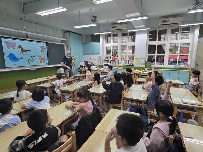 114學年度格致中學外師湯瑪士進班說故事(低年級)