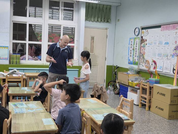 114學年度格致中學外師湯瑪士進班說故事(低年級)