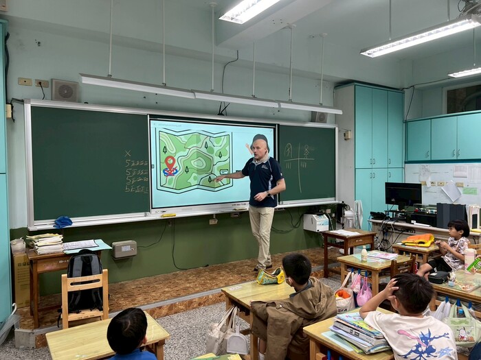 114學年度格致中學外師湯瑪士進班說故事(低年級)