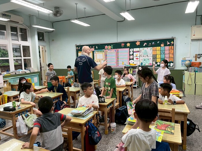 114學年度格致中學外師湯瑪士進班說故事(低年級)