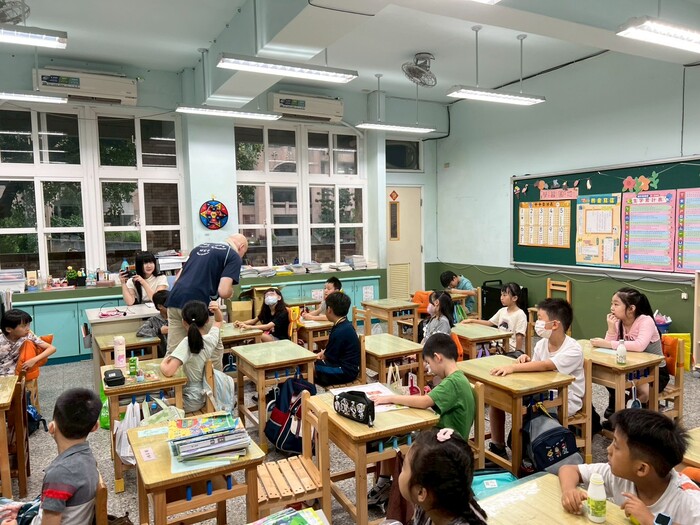 114學年度格致中學外師湯瑪士進班說故事(低年級)