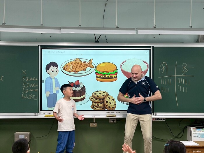 114學年度格致中學外師湯瑪士進班說故事(低年級)
