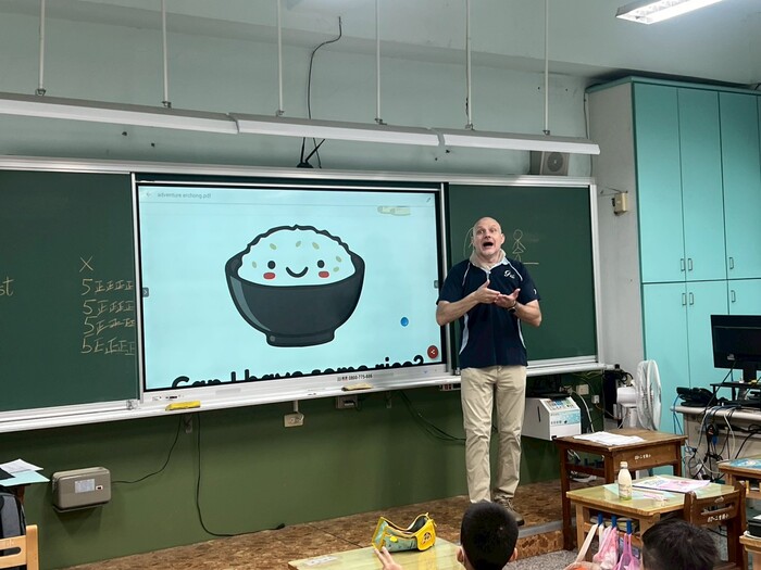 114學年度格致中學外師湯瑪士進班說故事(低年級)
