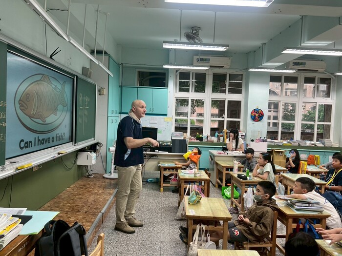 114學年度格致中學外師湯瑪士進班說故事(低年級)