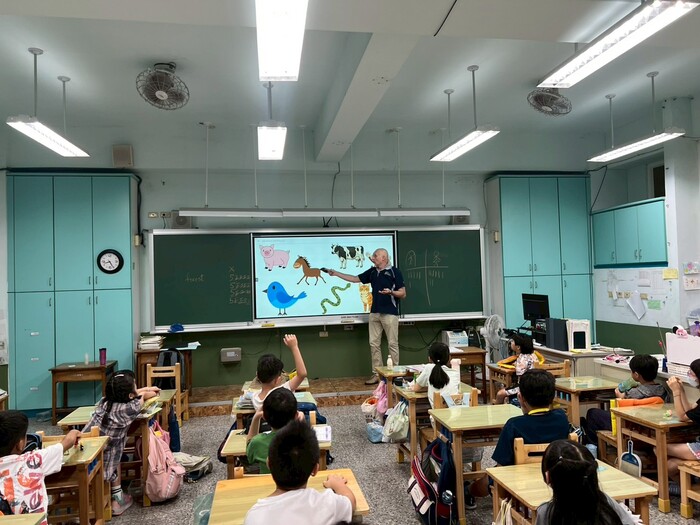 114學年度格致中學外師湯瑪士進班說故事(低年級)