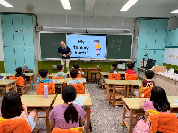 114學年度格致中學外師湯瑪士進班說故事(低年級)