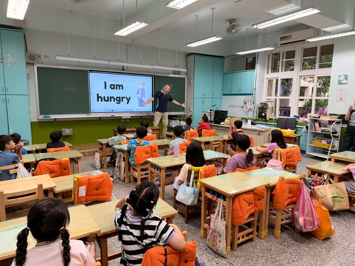114學年度格致中學外師湯瑪士進班說故事(低年級)