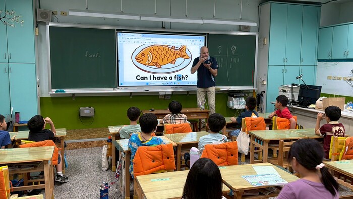 114學年度格致中學外師湯瑪士進班說故事(低年級)