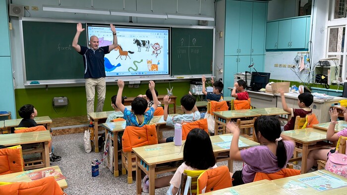 114學年度格致中學外師湯瑪士進班說故事(低年級)