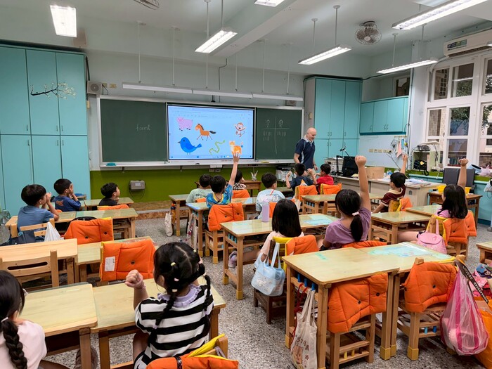 114學年度格致中學外師湯瑪士進班說故事(低年級)