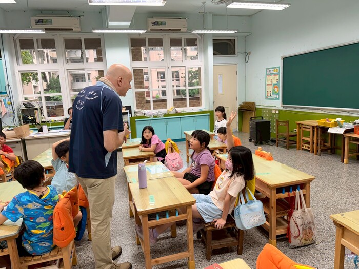 114學年度格致中學外師湯瑪士進班說故事(低年級)