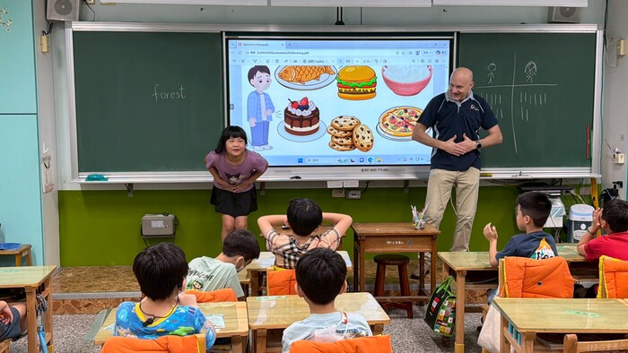 114學年度格致中學外師湯瑪士進班說故事(低年級)