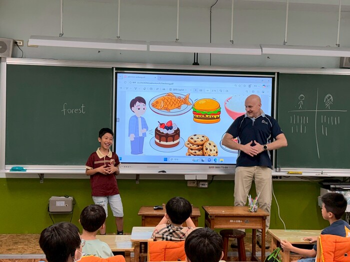 114學年度格致中學外師湯瑪士進班說故事(低年級)