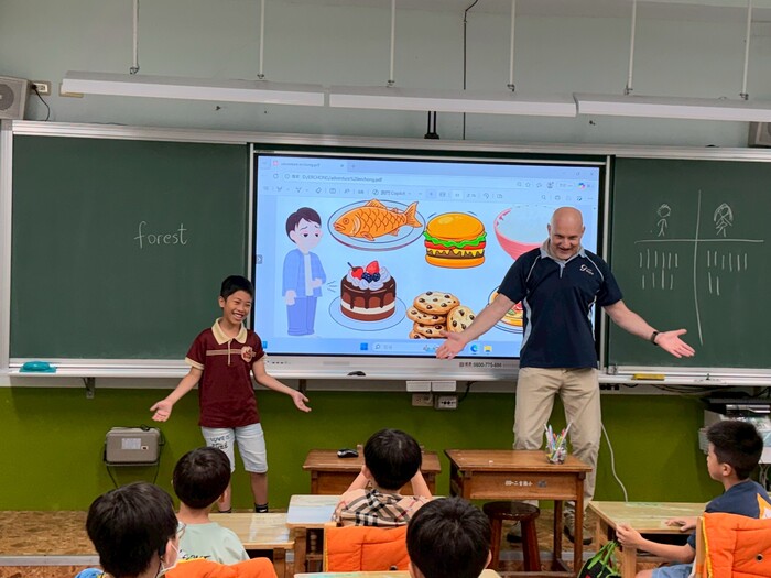114學年度格致中學外師湯瑪士進班說故事(低年級)
